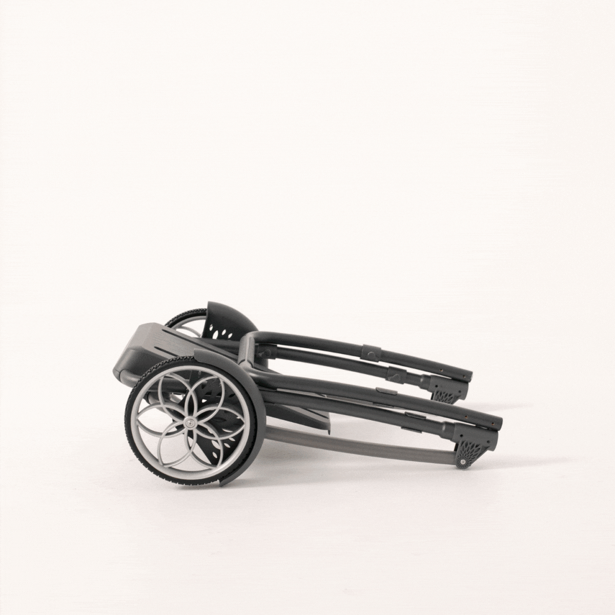 Moving image of an aluminium cart going from a folded position to a set up position